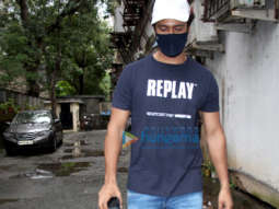 Photos: Vicky Kaushal spotted at Shoojit Sircar’s office in Juhu