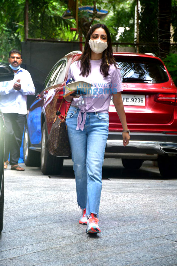 Photos: Yami Gautam Dhar snapped at the Maddock Films office