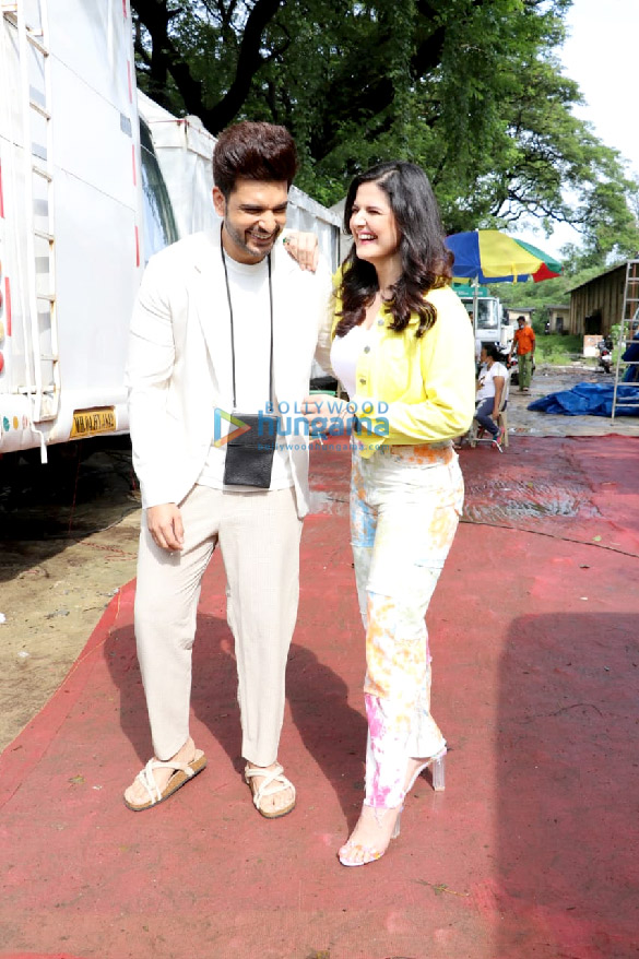photos zareen khan and karan kundrra clicked in the suburbs for a shoot 2