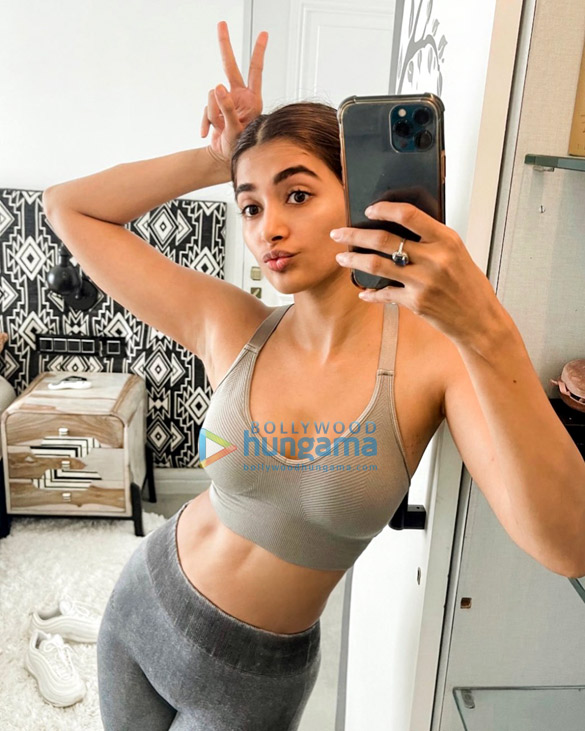 pooja hegde 2 23