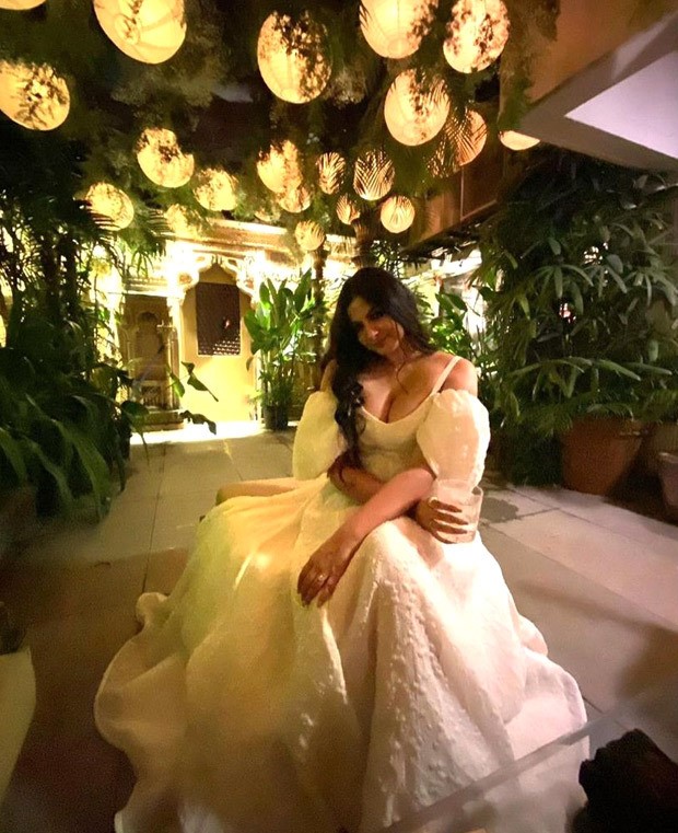 Rhea Kapoor is a resplendent bride in Abu Jani and Sandeep Khosla's creation