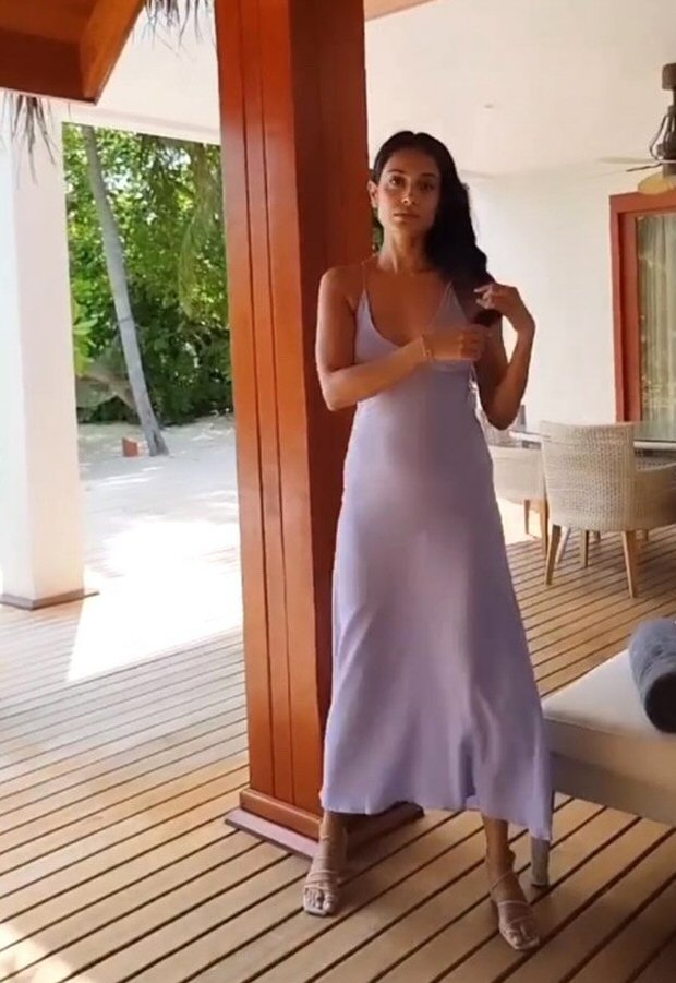 Sarah Jane Dias oozes oomph in lavendar satin cut out bodycon dress during her vacation in Maldives