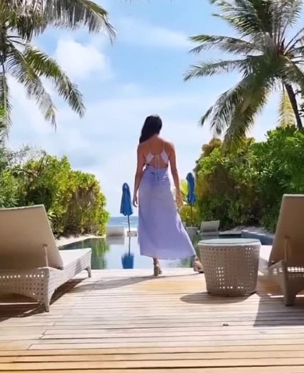 Sarah Jane Dias oozes oomph in lavendar satin cut out bodycon dress during her vacation in Maldives
