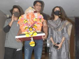 Sonu Sood says good-bye to Ganpati Bappa on visarjan day