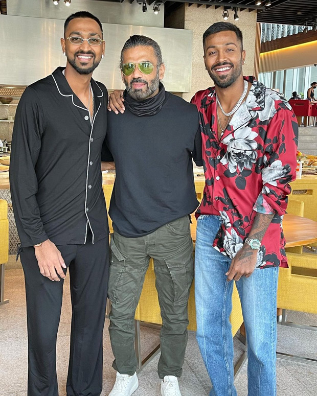 Suniel Shetty joins cricketers Hardik and Krunal Pandya in a photo that proves he can compete with millennials