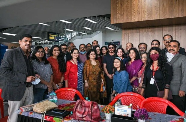 Shah Rukh Khan strikes a pose with Pune metro staff as he will begin shooting for Atlee's next 