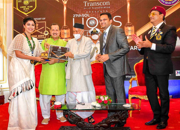 Debina Bonnerjee receives the Social Media Influencer Award at the 27th Sol Lions Gold Award 2021