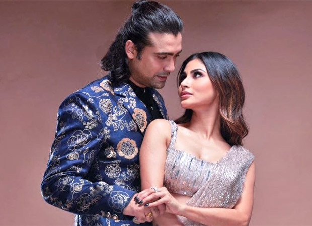 Watch: Jubin Nautiyal refuses to kiss Mouni Roy