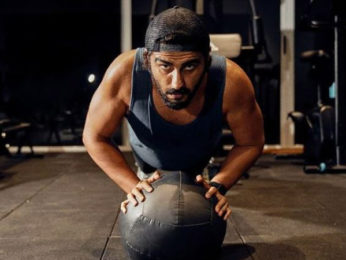 A fully transformed Arjun Kapoor flaunts his six-pack abs A fully transformed Arjun Kapoor flaunts his six-pack abs