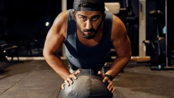 A fully transformed Arjun Kapoor flaunts his six-pack abs