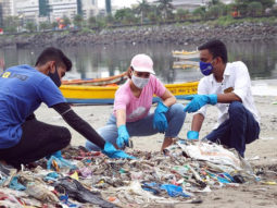 Jacqueline Fernandez goes beach cleaning on the occasion of Gandhi Jayanti, see photos