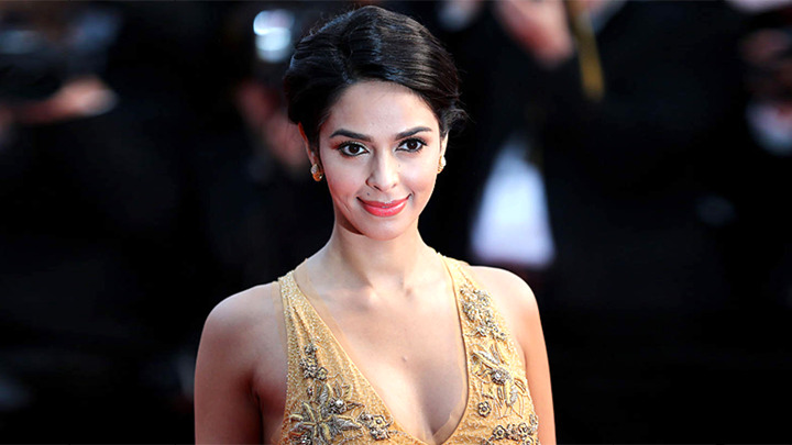 Mallika Sherawat: “One question NO husband should ask his wife- what is your…”| B’day Special Mallika Sherawat: “One question NO husband should ask his wife- what is your…”| B’day Special