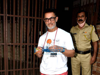 Photos: Aamir Khan spotted in Bandra