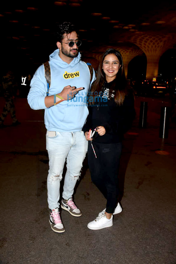 photos abhishek bachchan aishwarya rai bachchan aaradhya bachchan and others snapped at the airport 2