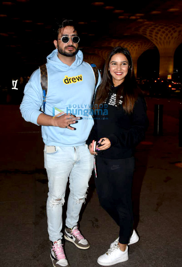 photos abhishek bachchan aishwarya rai bachchan aaradhya bachchan and others snapped at the airport 4
