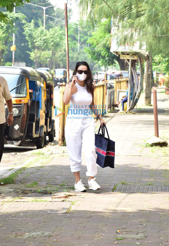 photos ameesha patel and anil sharma snapped in juhu 4