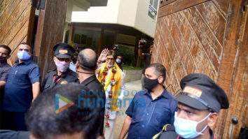 Photos: Amitabh Bachchan greets fans outside his house on his birthday