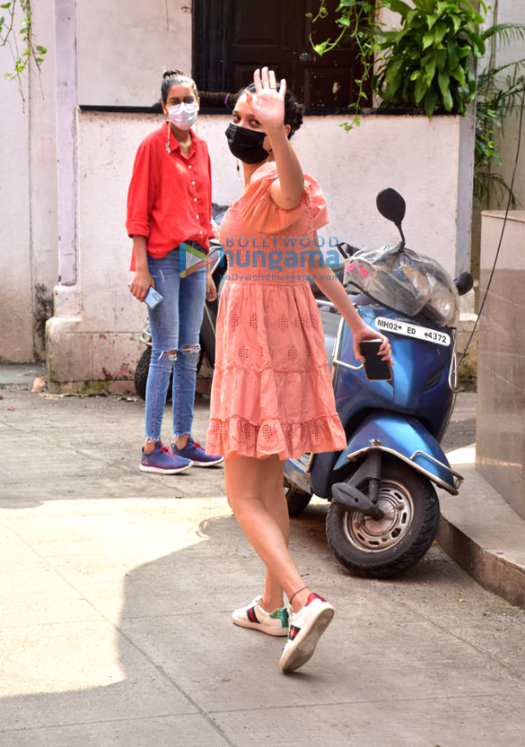 photos ankita lokhande snapped in juhu with her mother 4