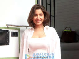 Photos: Anushka Sharma snapped after a shoot at Filmcity
