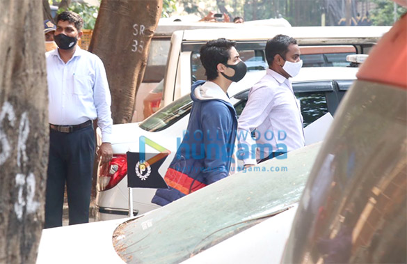 photos aryan khan and three others leave for medical check up 3