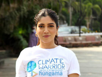 Photos: Bhumi Pednekar snapped participating in the Beach Cleanup drive at Carter Road, Bandra