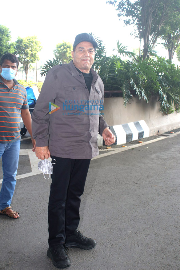 photos dharmendra sanya malhotra ayushmann khurrana and others snapped at the airport 1