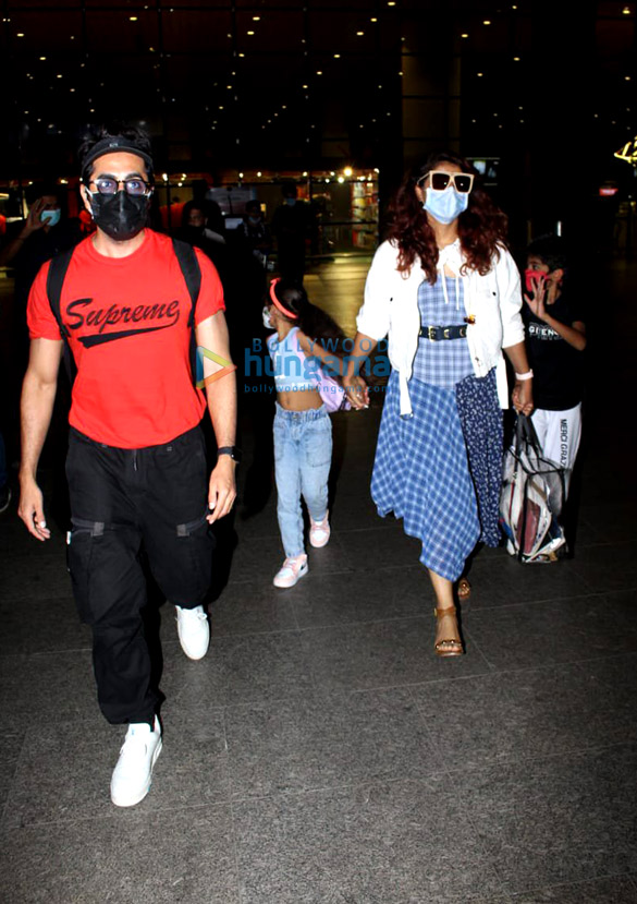 photos dharmendra sanya malhotra ayushmann khurrana and others snapped at the airport 3