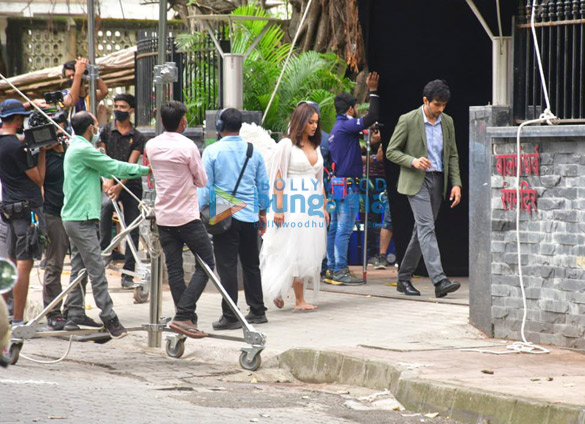 photos ileana dcruz and pratik gandhi spotted at shoot location 3