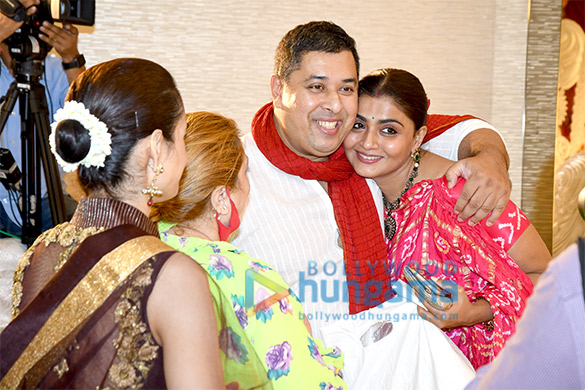 photos kajol tanuja tanishaa mukerji mouni roy and others snapped attending durga puja 3