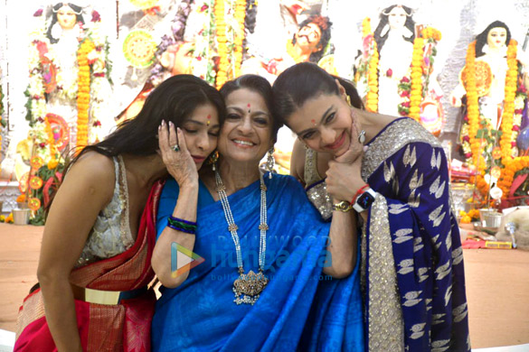 photos kajol tanuja tanishaa mukerji and mouni roy snapped attending durga puja 5