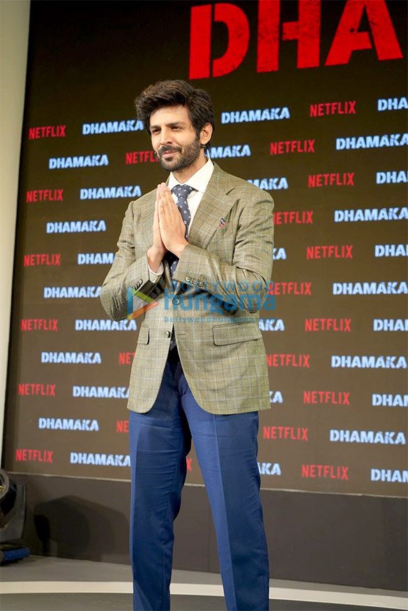 photos kartik aaryan mrunal thakur and others snapped at the trailer launch of dhamaka1 3