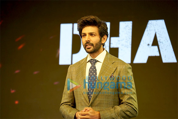 photos kartik aaryan snapped at the trailer launch of dhamaka 3