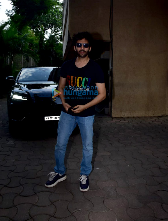 photos kartik aaryan snapped in juhu 4 12