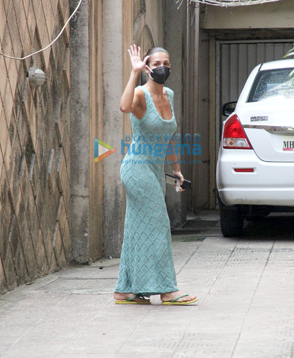 Photos: Malaika Arora spotted at her mother’s house in Bandra