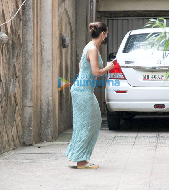 photos malaika arora spotted at her mothers house in bandra 5