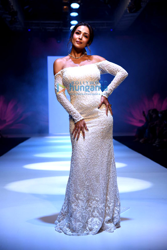 photos malaika arora walks the ramp at the bombay times fashion week 2021 1
