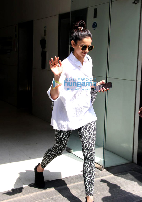 photos rakul preet singh spotted in santacruz 2