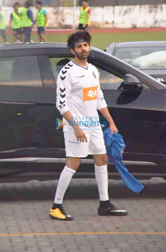 photos ranbir kapoor arjun kapoor and others snapped at football match in bandra 010 14