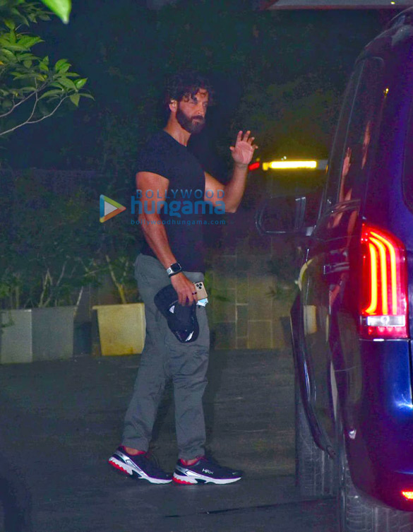 photos ranbir kapoor and hrithik roshan snapped at jackky bhagnanis house in bandra 2