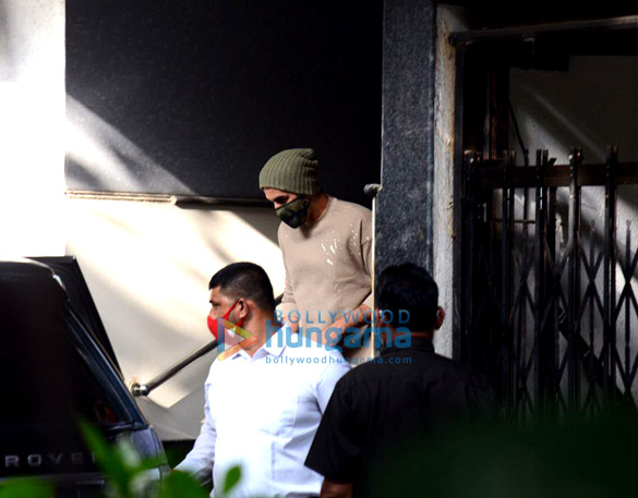 photos ranbir kapoor snapped at a clinic 1