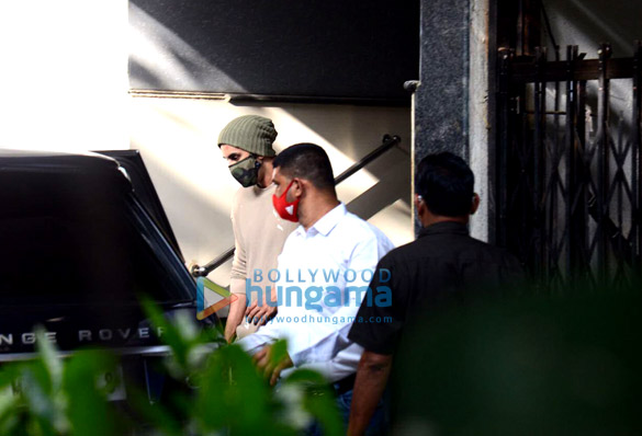 photos ranbir kapoor snapped at a clinic 4