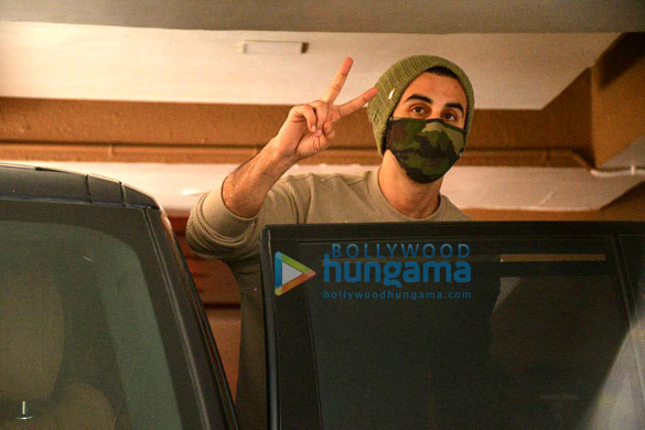 Photos: Ranbir Kapoor snapped at a clinic Photos: Ranbir Kapoor snapped at a clinic