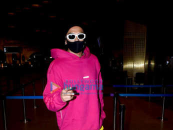 Photos: Ranveer Singh and Mrunal Thakur snapped at the airport