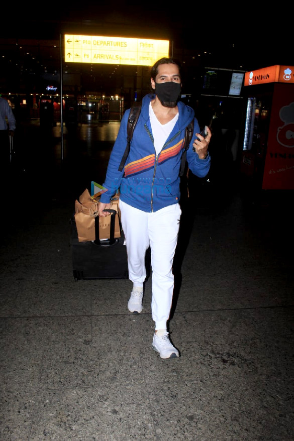 photos saiee manjrekar huma qureshi aditi rao hydari and others snapped at the airport 4