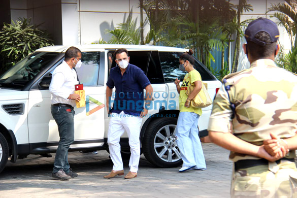 photos saif ali khan and kareena kapoor khan with son taimur ali khan spotted at kalina airport 3