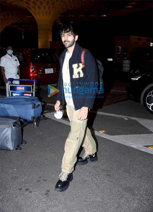 photos sanya malhotra taapsee pannu kartik aaryan and others snapped at the airport 3