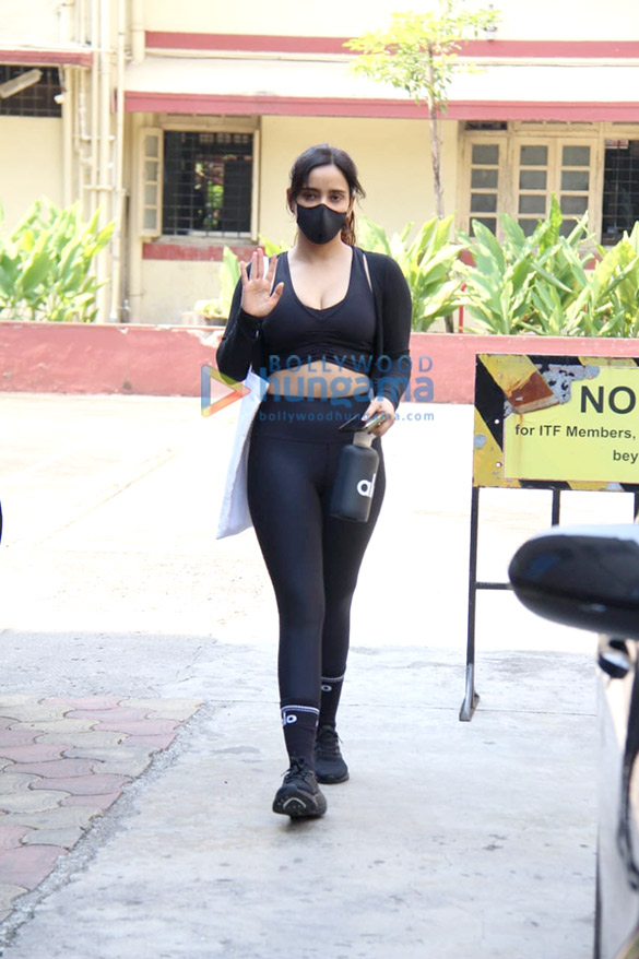 photos sara ali khan pooja hegde neha sharma and aditi rao hydari spotted at gym 8