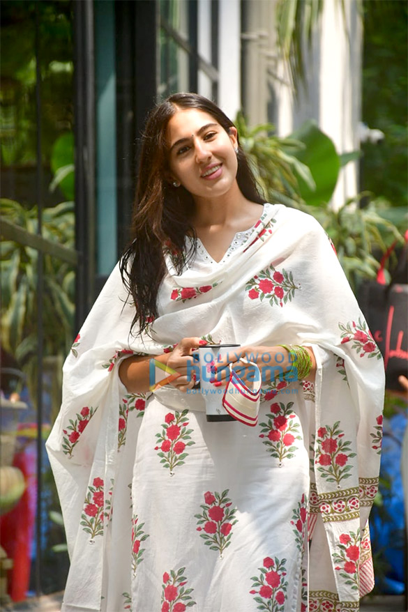 photos sara ali khan spotted at maddock films office 3 3
