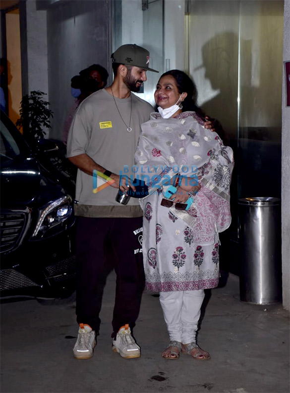 photos shahid kapoor and his mother snapped at the screening of jersey 5