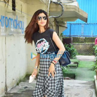 Photos: Shilpa Shetty snapped at Kromakay salon in Juhu